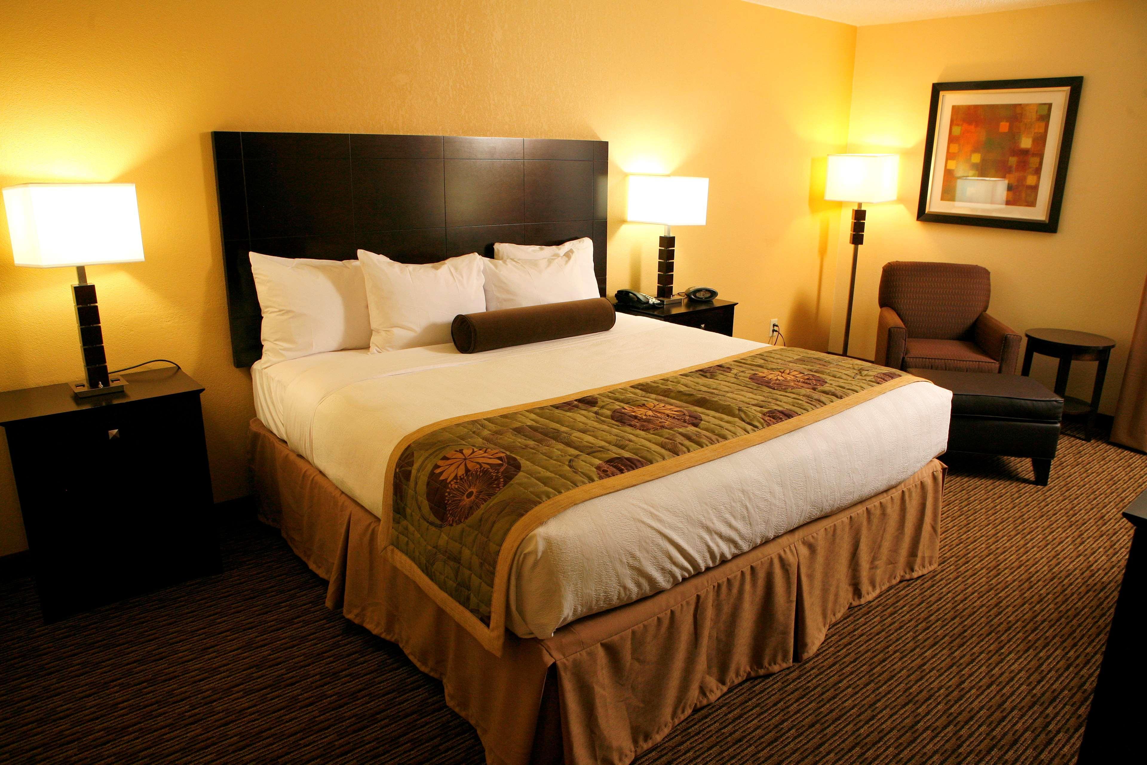 Best Western Plus Goldsboro Exterior photo